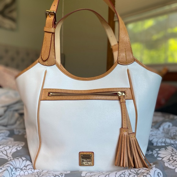 Dooney & Bourke Handbags - Dooney & Burke Purse